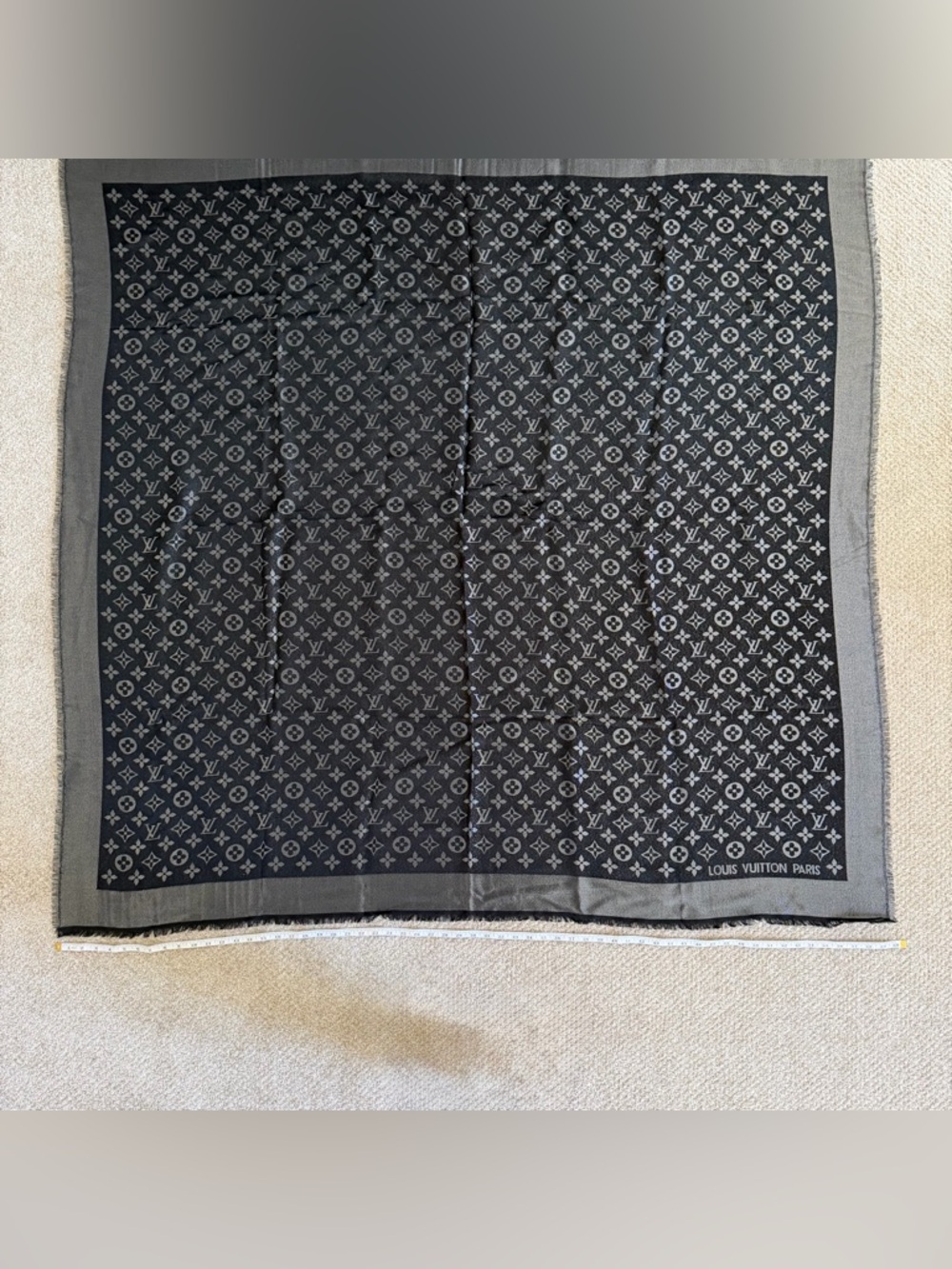 Louis Vuitton black and silver shawl M75123